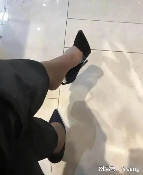 高跟鞋丝袜穿久了脚会很臭吗|鞋子|汗脚_网易订阅