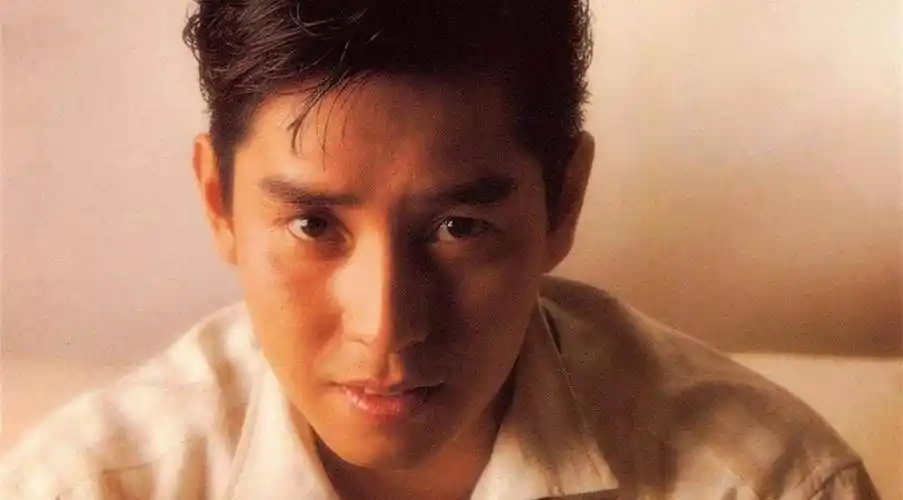 歌坛巨星谭咏麟晒跑步照片,年近古稀依然健朗,差点成为专业演员