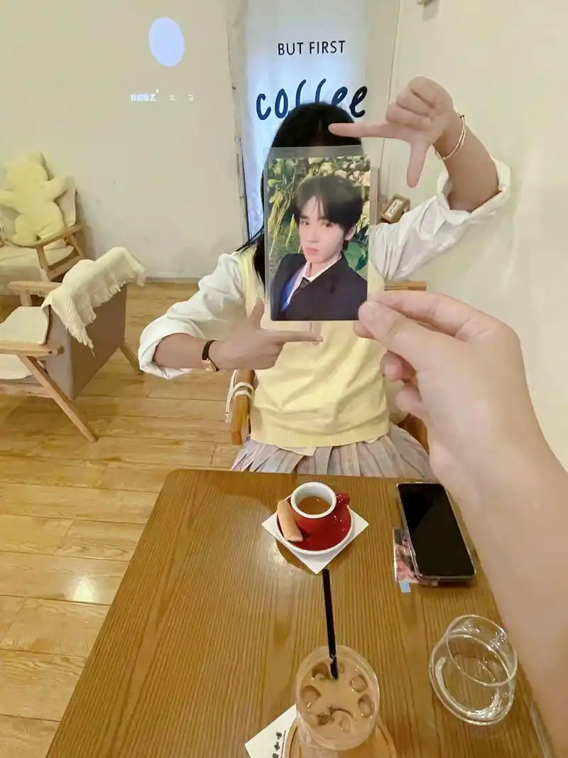 眼睛是一部相机 虚化了所有人 聚焦你.#宋亚轩