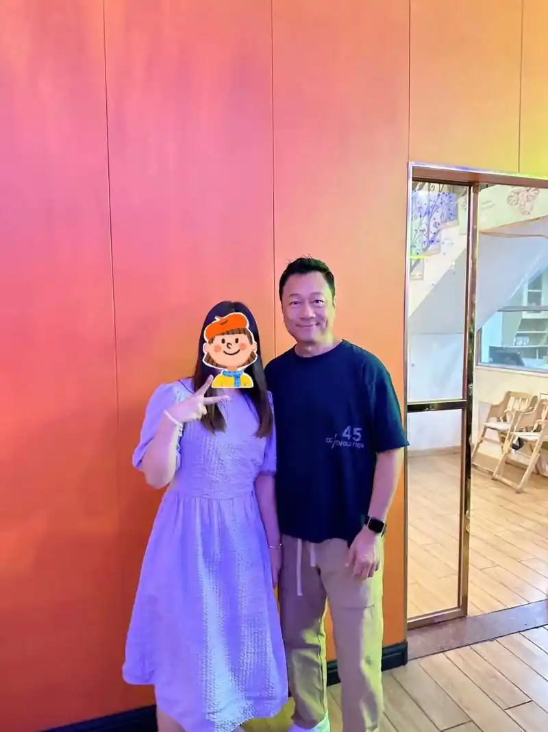 是谁在吃饭的时候偶遇黎耀祥了60156015.姐妹们谁懂啊!