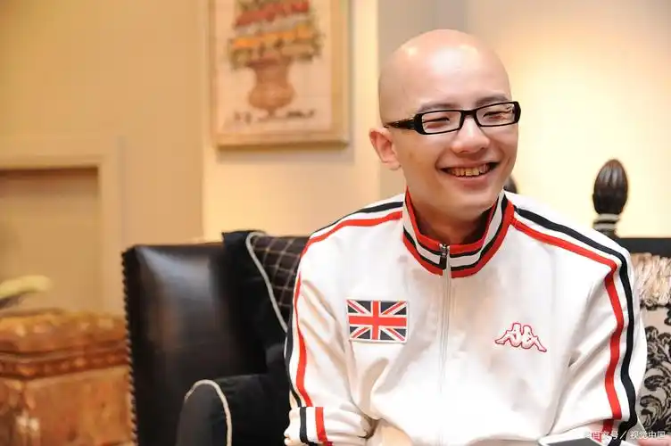 《中国好声音》获满分选手,5次登上春晚,平安最近怎么了?