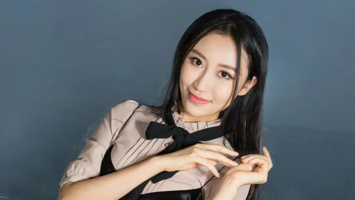 长发美女梦珊4k图片,4k高清美女图片,娟娟壁纸