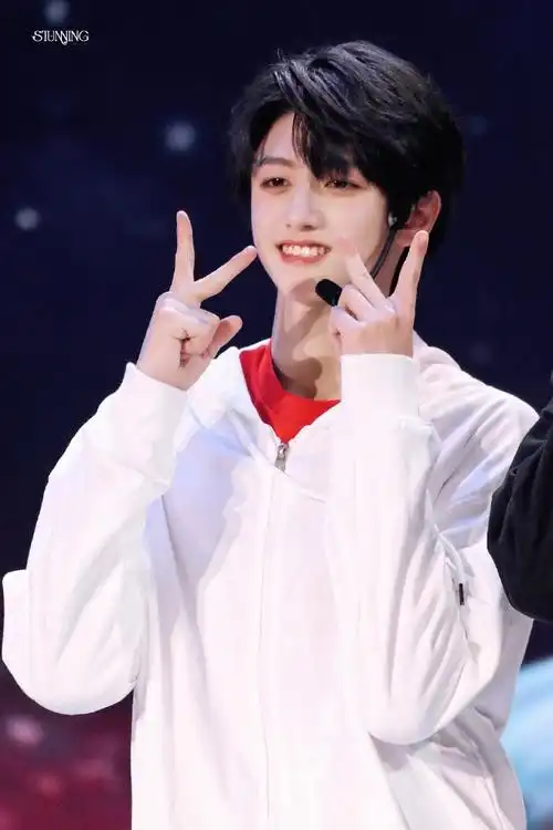 朱志鑫[超话]##和朱志鑫一起拥抱春天