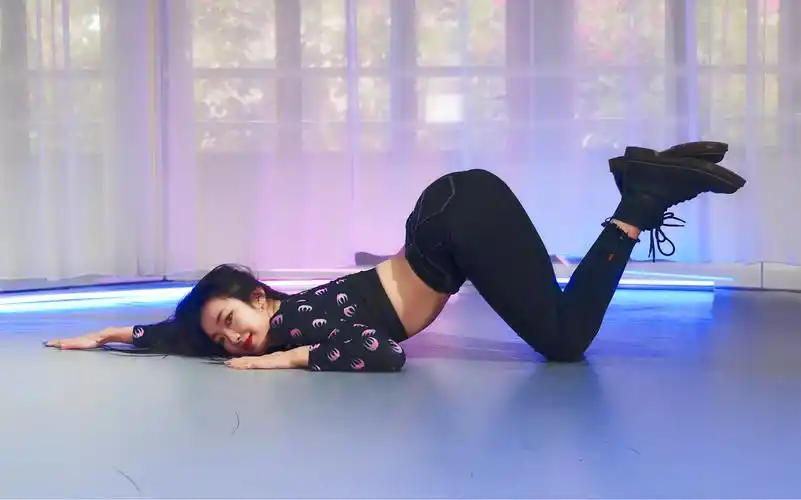 腰力惊人再次贡献了膝盖senorita刘些宁版翻跳源儿