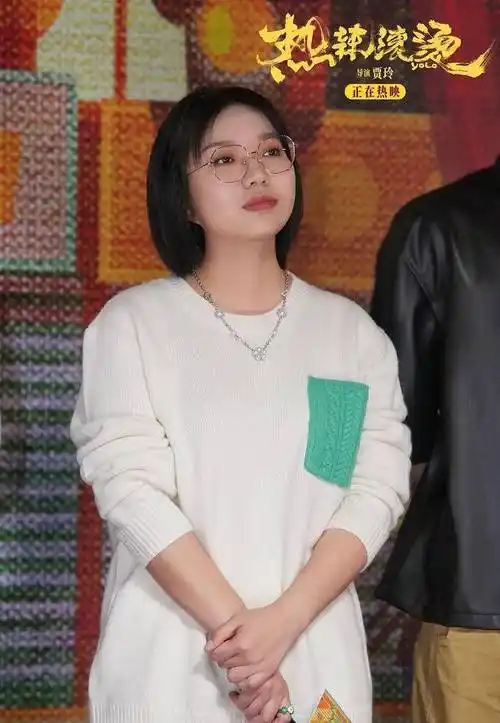 《热辣滚烫》都演"美艳情妇",李雪琴笑掉大牙,张小斐太过自恋_贾玲_乐