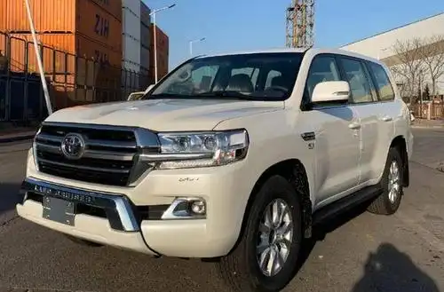 新款丰田陆巡实车曝光,尾部对开门设计 手动6速,售价与途锐看齐