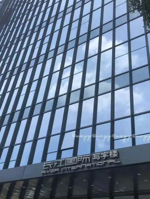 吹过他们同样吹过的风,只差见一面了#刘耀文  #重庆  #时代峰峻