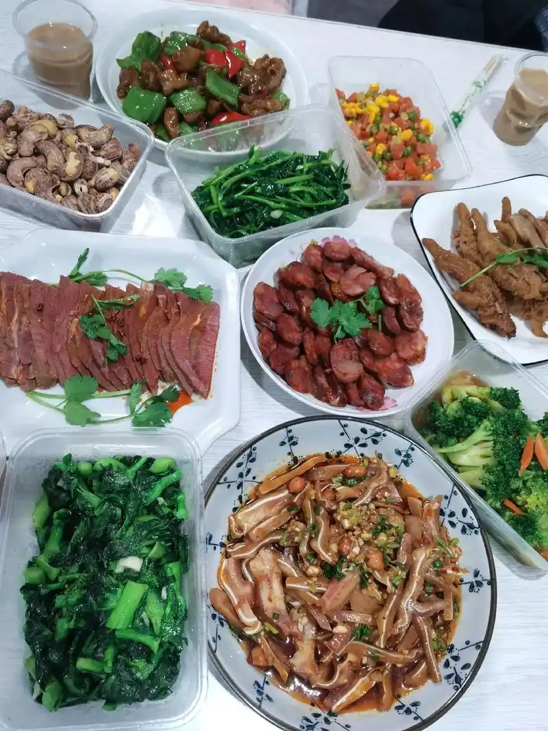 小棉袄请几个同学来家里吃饭,一进门个个都好有礼貌句句都是孃孃好