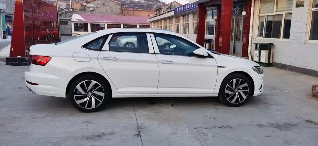 21款速腾卓越白色