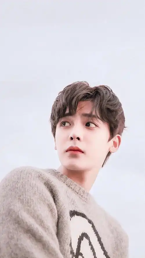 自出道以来"超能少年"侯明昊就以开朗暖心的性格俘获了广大粉丝,他是