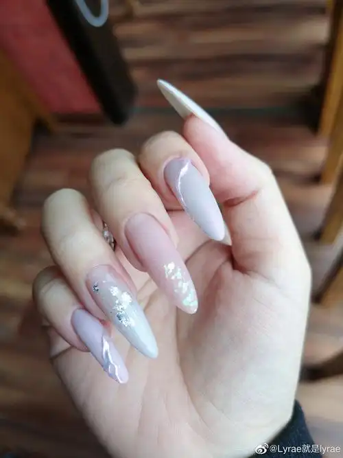 有没有喜欢做长长长指甲的姐妹想接收一些好看的款式种草图