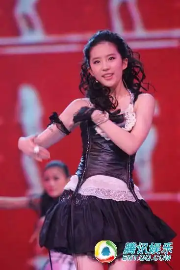 刘亦菲10年前热舞曝光 超短裙 大胆自摸