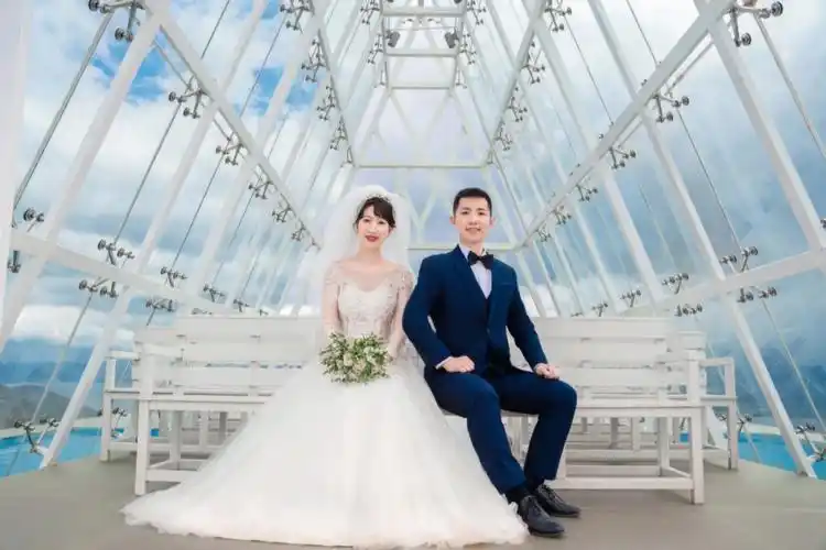 分享下跟老公的结婚照