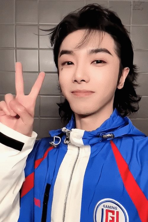 华晨宇鸟巢四面台演唱会第一人##华晨宇回应鸟巢四面台