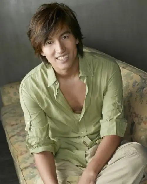 在异国他乡忙于拍摄任务的言承旭,得知消息后,毅然决然地无视了剧组和