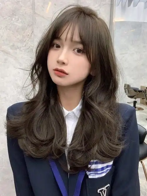 刘海发型发色木马卷齐肩发型大脸发型气垫烫发色染发发色显白显白发色