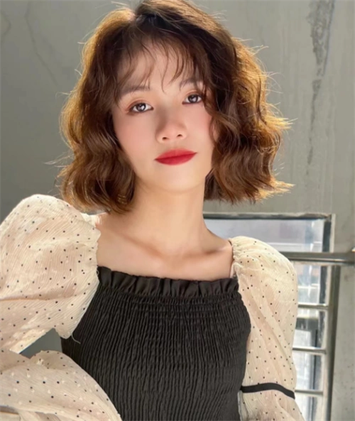 优雅水波纹短发 温柔文艺不挑脸_女生卷发 - 美发站