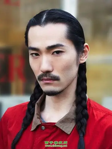 最帅的男生长头发图片 示范男生长发如何扎好看