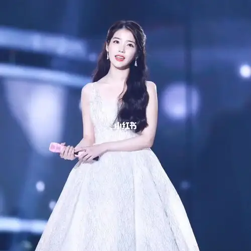 iu的夜信舞台iu穿婚纱的样子也太好看啦