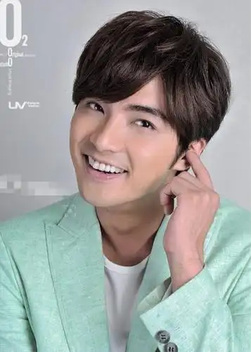 35岁贺军翔大变样换个短发秒变小鲜肉说他整容了我都信