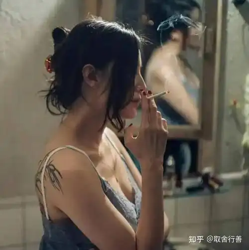 如何评价女星宋佳满背纹身? - 知乎