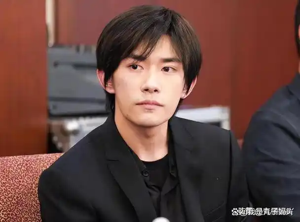 谁又能想到人民大会堂的镜头却成了明星真实颜值的照妖镜