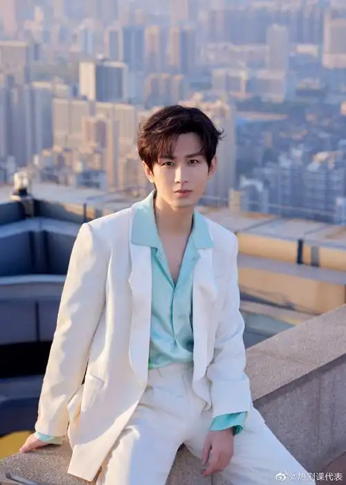 成毅天台蓝天大片#是今日份的帅气淇淇呀多拍点照片,哥哥很帅#ip