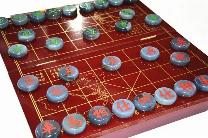 玛瑙象棋中国象棋实木高档折叠盒带棋盘皮革送长辈玉石棋子大号
