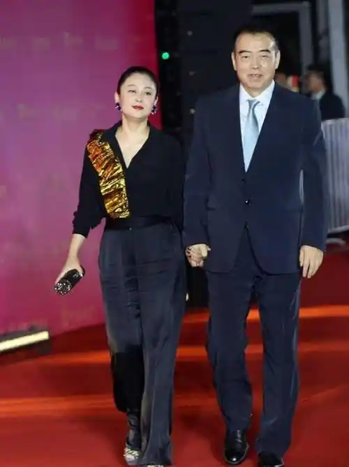 陈凯歌携陈红走红毯!