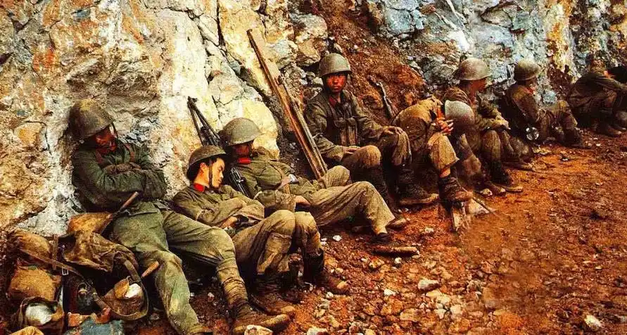 对越自卫反击战中珍贵的老照片,这些战士才是中国的脊梁