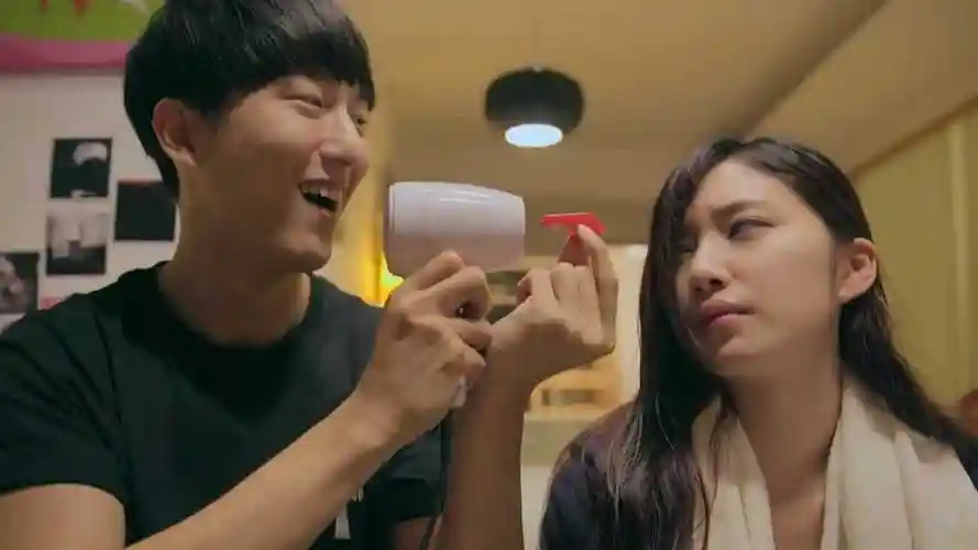 十二星座为女友吹头发双子座男生的反应能气skr人结局引起舒适