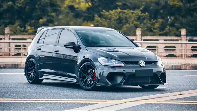 大众高尔夫gti全面爆改,马力超过300匹,霸气侧漏回头率十足
