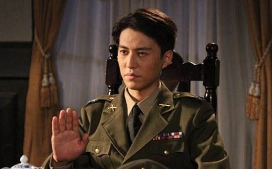 靳东的演技确实没话说,在《伪装者》中饰演明楼简直就是无可挑剔