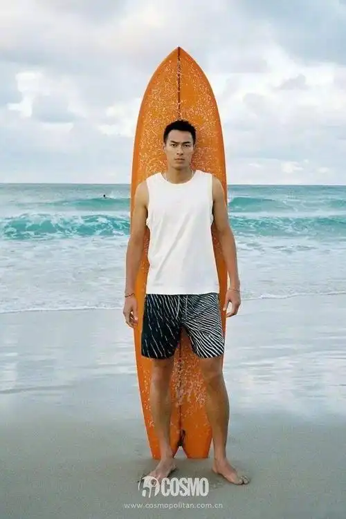 健身狂人们聚集在一起的连锁反应是,冲完早浪冲晚浪,完了韩东君和黄轩