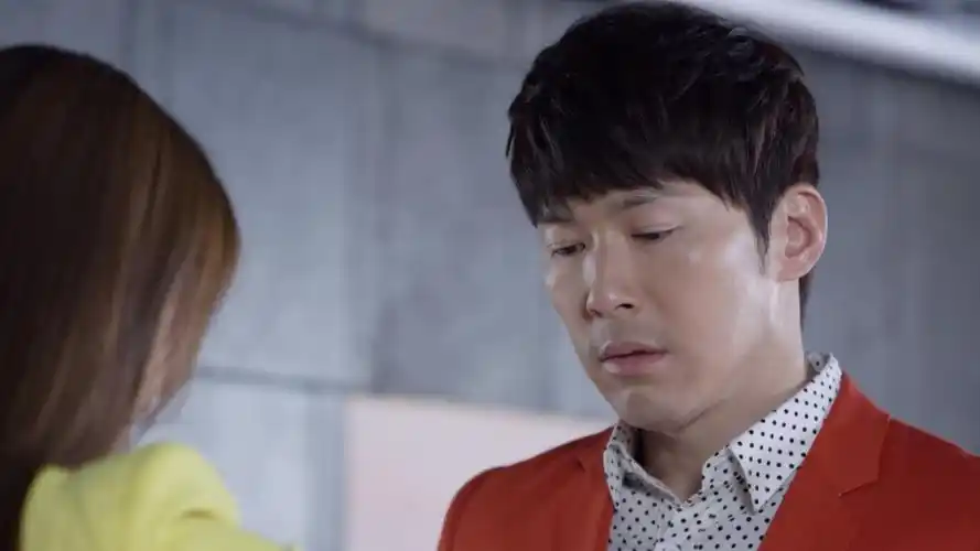 拥抱幸福:玉蕙送仲聆诞生石手链,仲聆不接受,只把她当妹妹