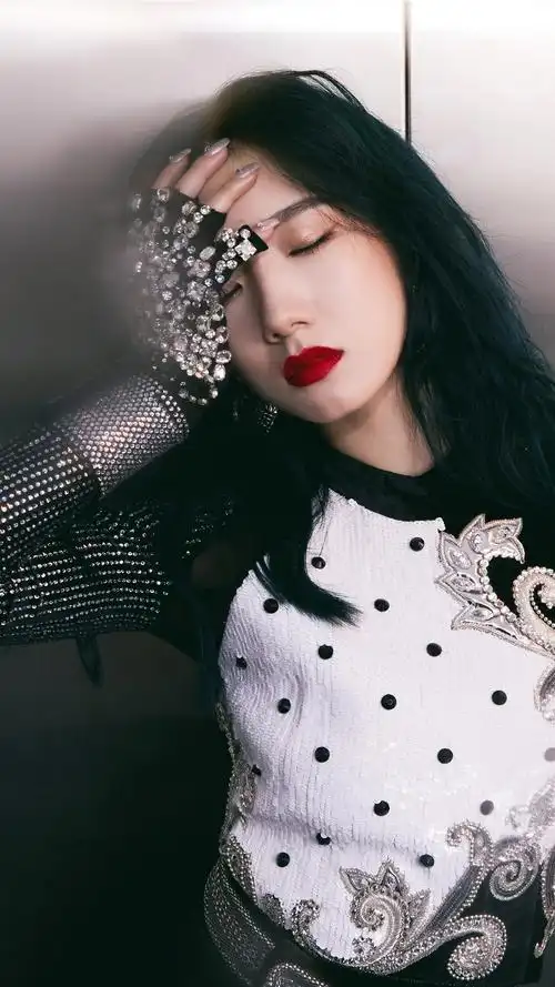 孟美岐野魅性感写真手机壁纸