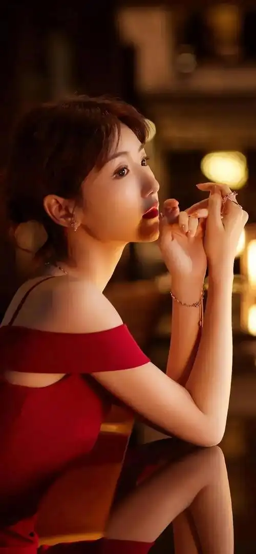 美女系列壁纸第61期,我们迎来了优雅迷人的毛晓彤.