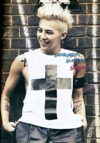 权志龙成名16年里帅气照片