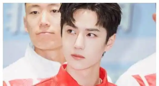 王一博五官虽然没有很精致,但凑在一起,还怪好看的_陈情_所有人_时候