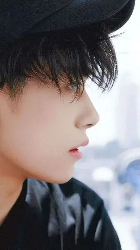 完美侧脸易烊千玺