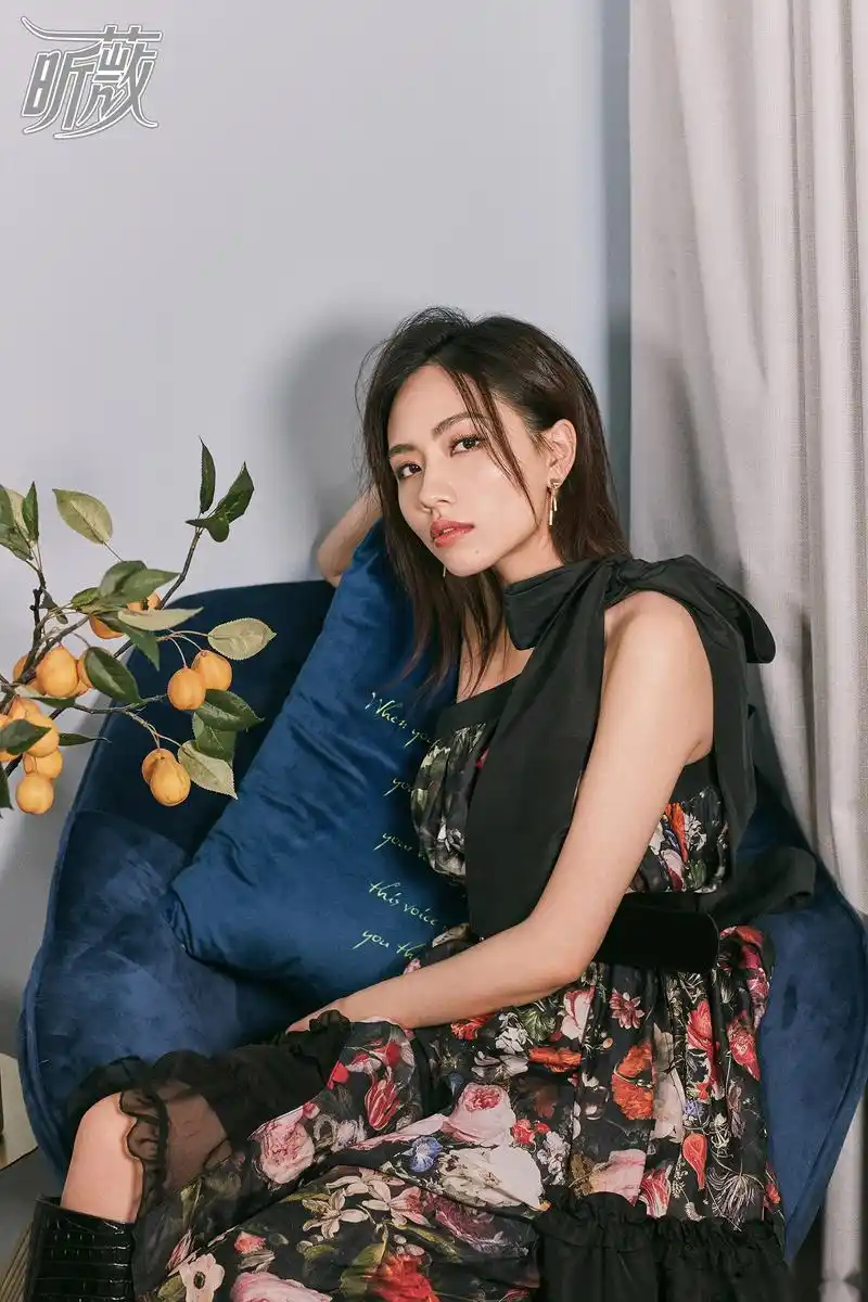 刘惜君近日,歌手刘惜君 曝光了一组时尚大片.