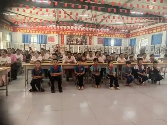 5月22日,喀什地区叶城县依力克其乡召开"小手拉大手 全家一起学国家