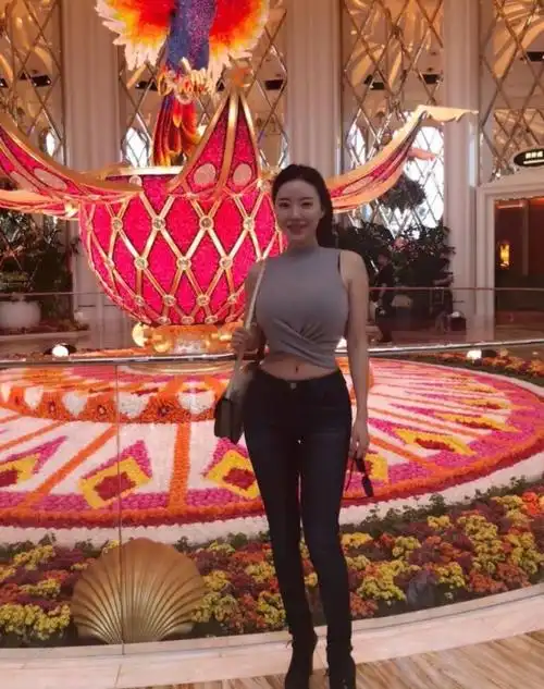 "瑜伽女神"蒋娉婷,让你见识微胖的魅力,比例优越,曲线迷人_腾讯新闻