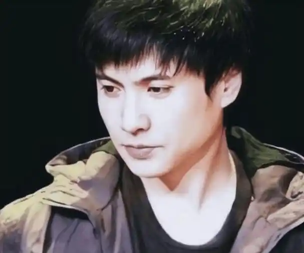 回顾:18岁黄渤忍了18岁张卫健也忍了,看18岁的雷佳音我忍不了了