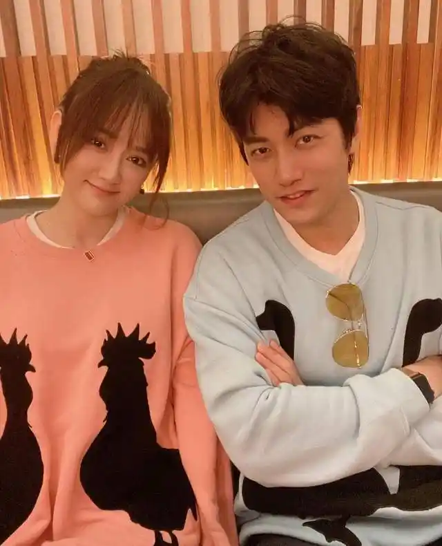 原创艾伦晒与陈乔恩同框秀恩爱两人笑容幸福相爱一年多仍甜蜜