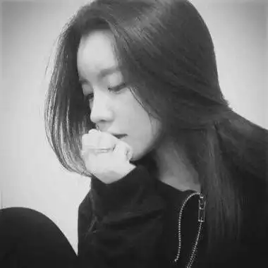 黑白女生头像图片2018_好看的黑白女头像大全