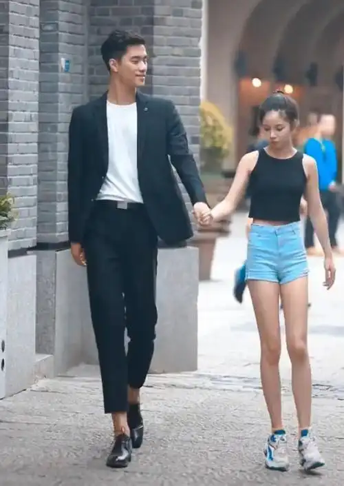 最萌30cm身高差牵手体重差了2倍仅因一点腿长意外一样