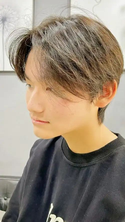 00后不烫不染必备发型,线条感十足清爽舒适,后部适量长度狼尾#男生狼