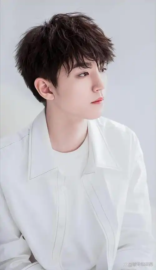 近日,王源官宣了他的个人巡回演唱会——"客厅狂欢"广州场