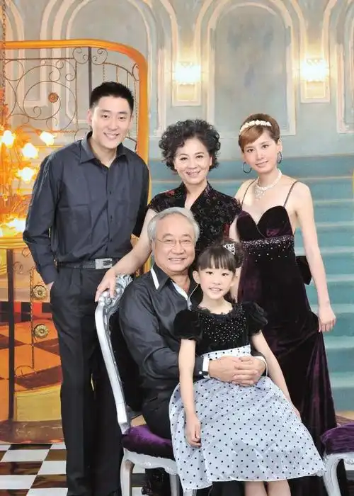 安皋镇天长地久婚纱摄影春节期间免费上门拍全家福了!